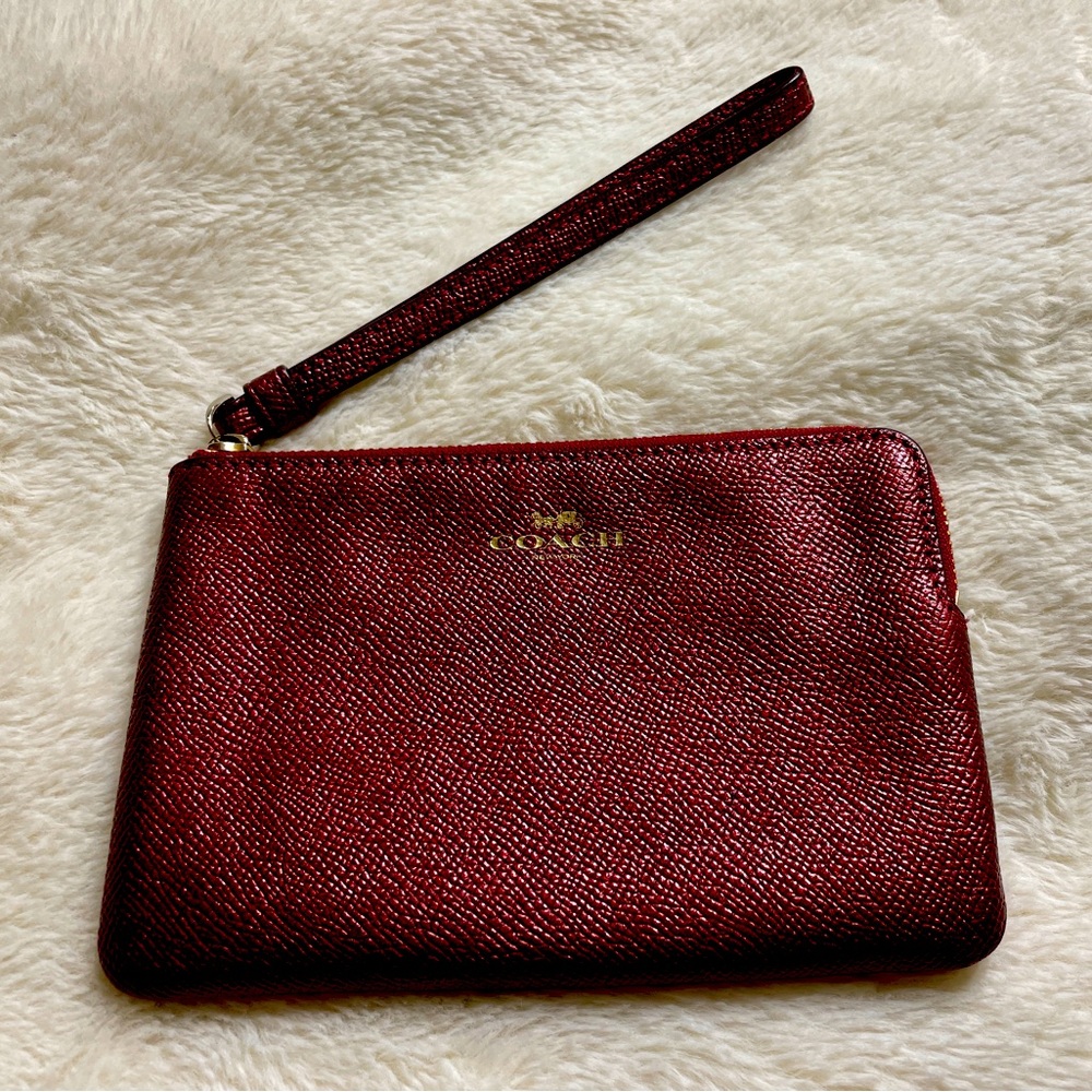 Coach Corner Small Zip Wristlet - Burgundy